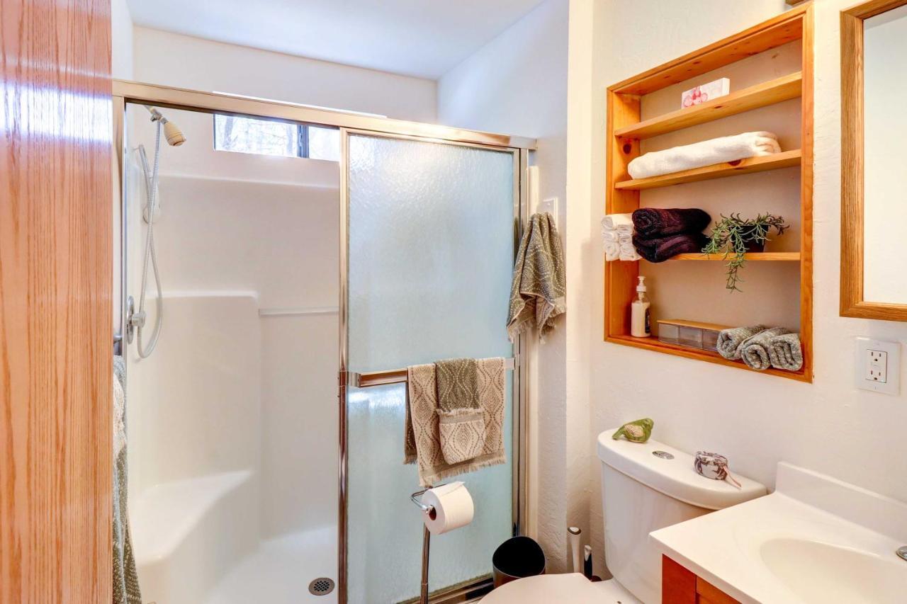 Lakeside Cabin Rental With Hot Tub - Close To Hiking ไพน์ท็อป-เลคไซด์ ภายนอก รูปภาพ